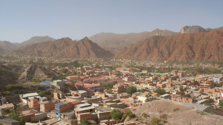 ボリビア入国　最初の町はトゥピサ