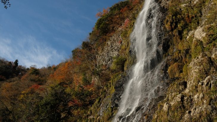 兵庫県にある名瀑「天滝」 落差98メートルの迫力ある滝は一見の価値あり