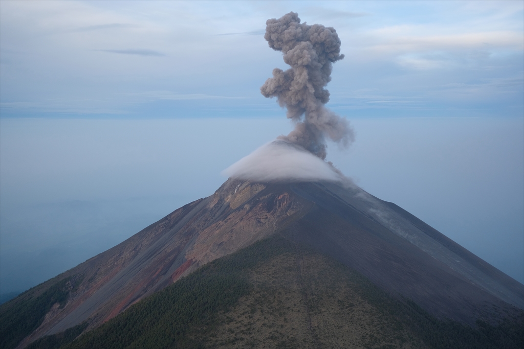 [グアテマラ] 古都アンティグア訪問と、アカテナンゴ火山登頂